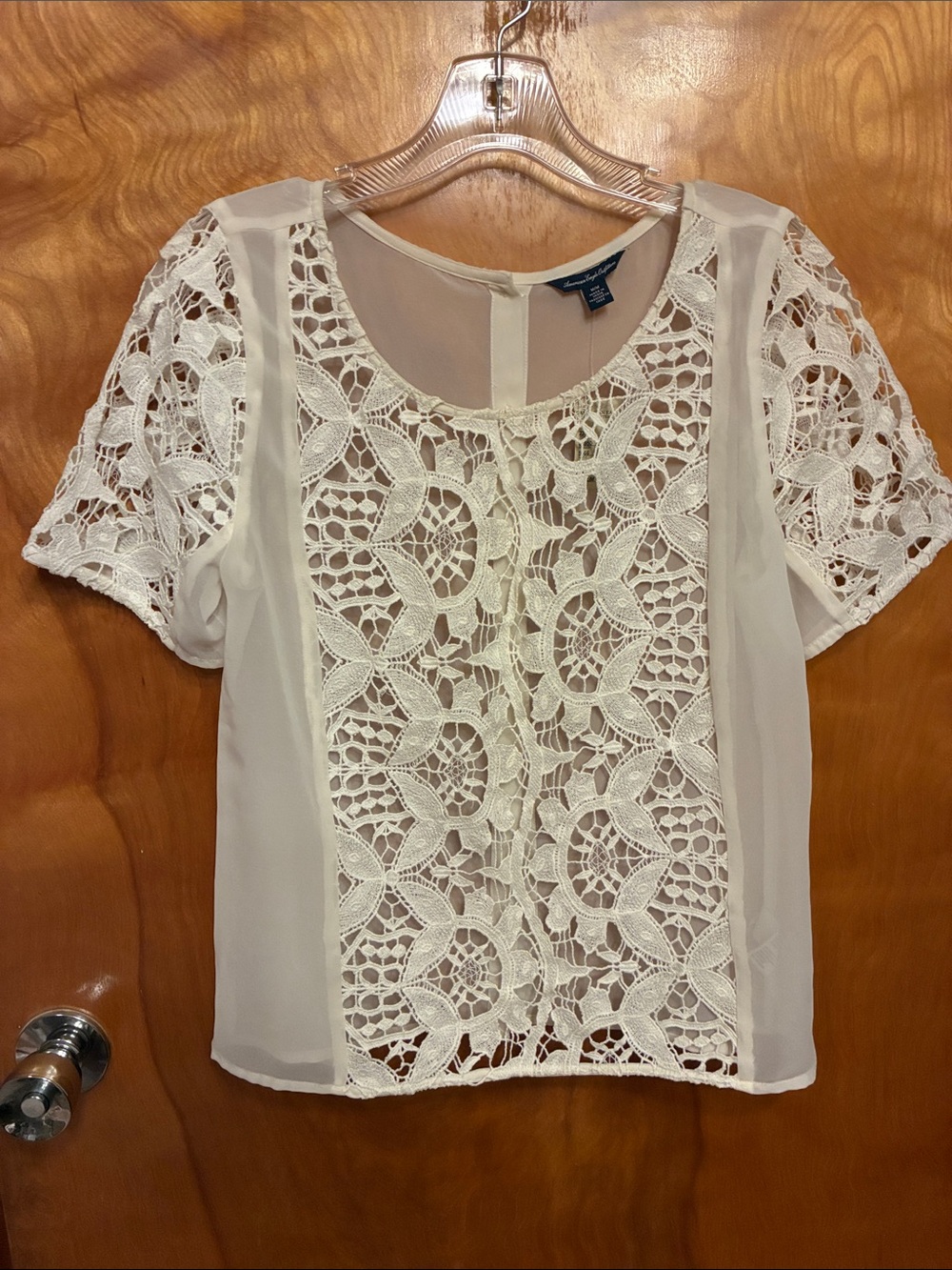 AMERICAN EAGLE OUTFITTERS BLOUSE. SEXY AND FEMININE. SIZE MEDIUM. SHEER